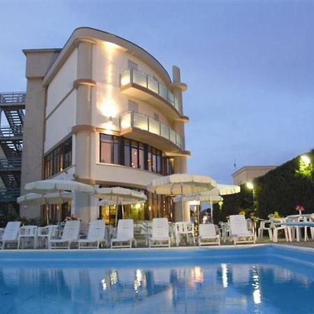 Hotel Capitol San Mauro Mare Luaran gambar